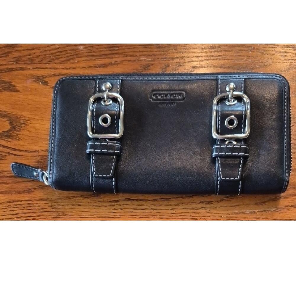 Coach Soho Black Leather Zip Wallet with Silver Buckle Details EUC - Picture 16 of 16